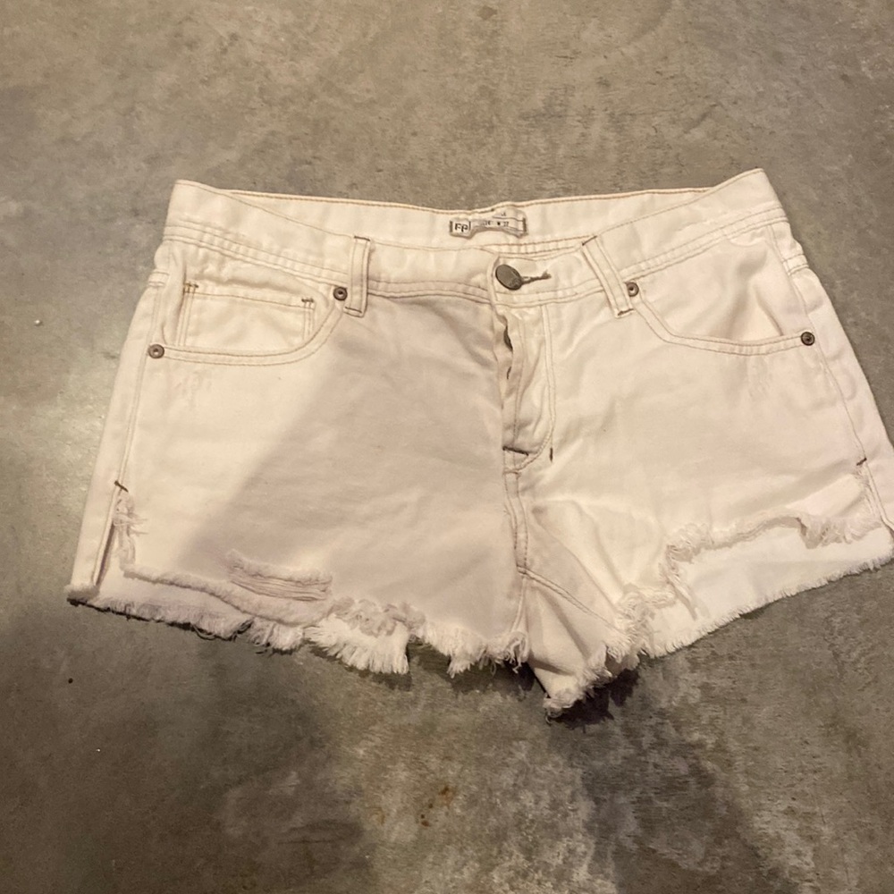 CUTE AND GOOD QUALITY FREE PEOPLE SHORTS!